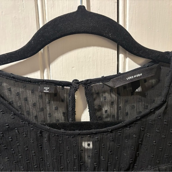 💕3/$25💕 Vero Moda Black Blouse - Picture 2 of 6